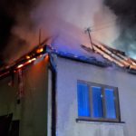 takmer 60 hasicov bojovalo v noci s plamenmi poziare vypukli na viacerich miestach v kraji