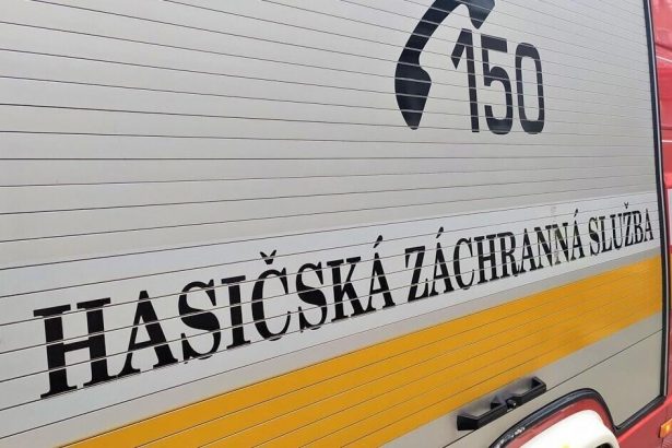 v budove slovenskej technickej univerzity v bratislave vypukol poziar hasicu zasahuju na mieste