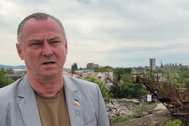 Ambasador Zakarpatska Sutaj Estok bol blizko ked spadli drony ale k hraniciam neprisiel