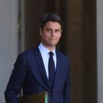 Bol najmladsim premirom v historii Francuzska Attal oznamil svoju kandidaturu na prezidenta