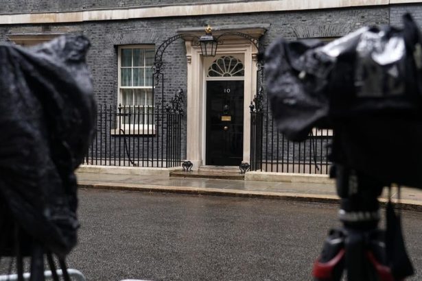 Britsku vladu opustili dalsie dve clenky