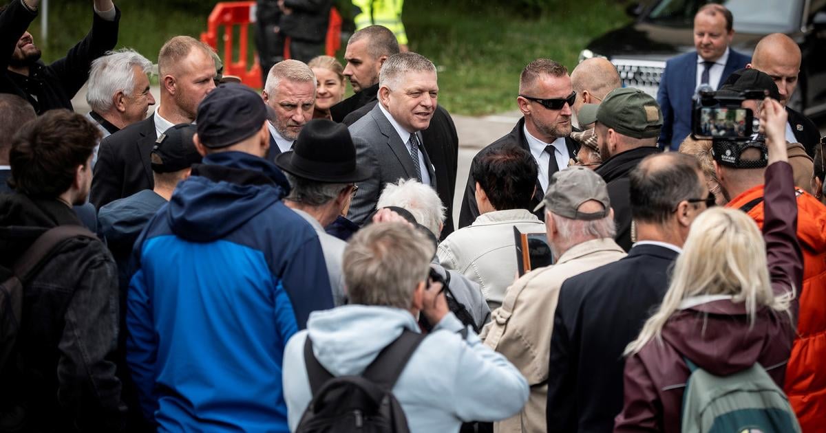 Fico sa citi zdravo a silno pri vyrocni atentatu zjemnil aj ton Handlova zostava unavenym mestom