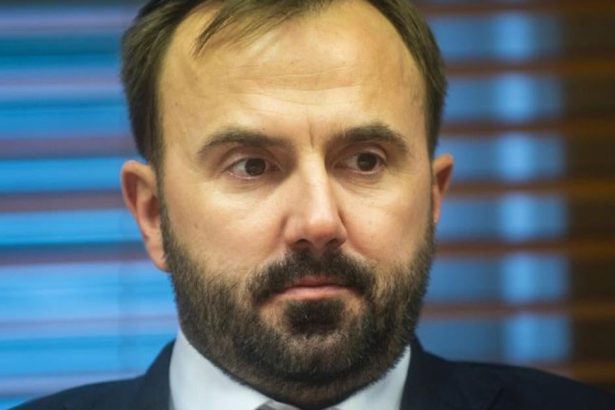 Koalicia podla Kissa uz priznava ze nevie splnit svoje vlastne ekonomicke ciele