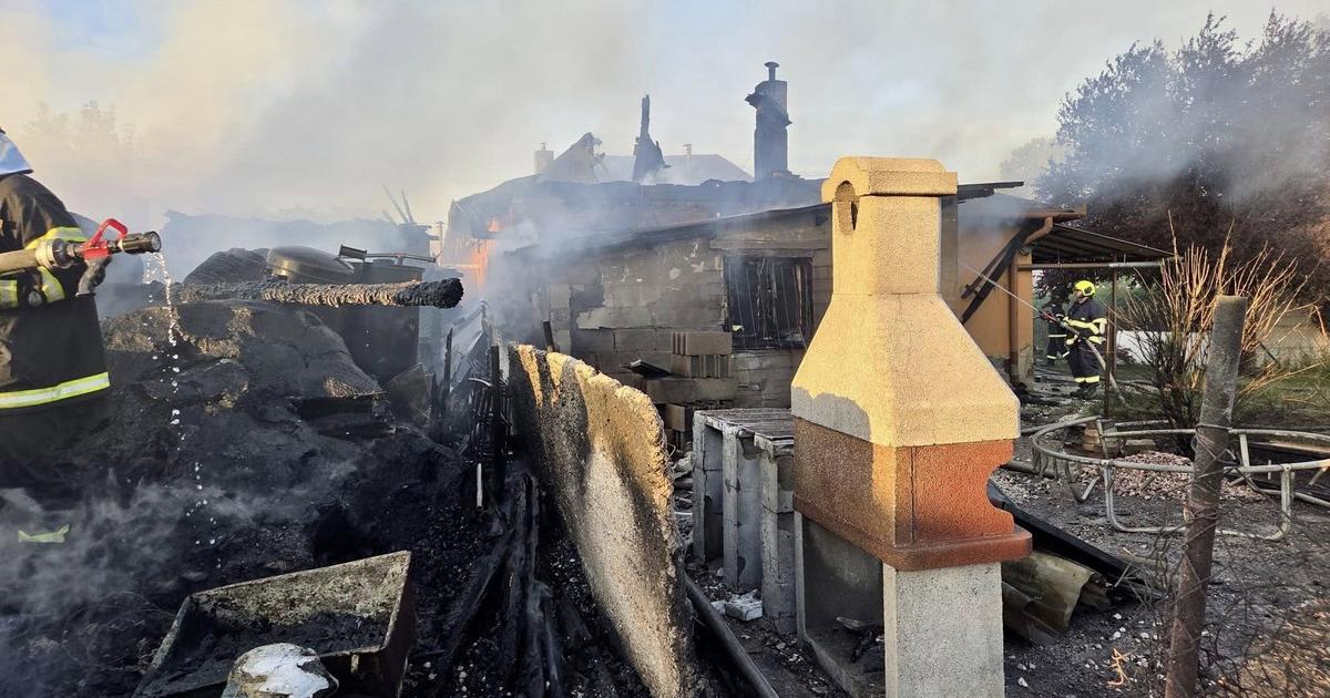 V obci sa rozputalo peklo Horeli domy aut a garaz