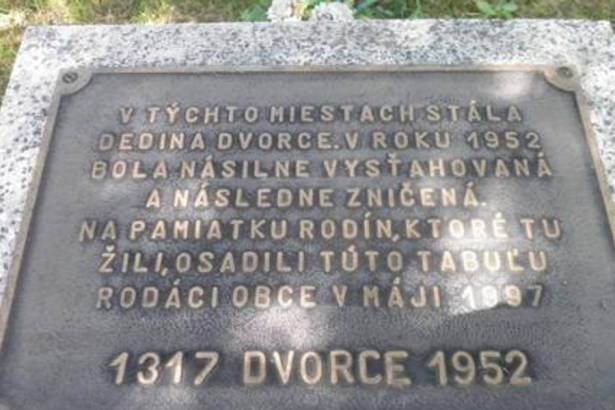 Vojensky obvod zrusil obec Nachadza sa tam zarastene ruiny pozaduju jej obnovu nasli plany obrany