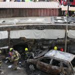 Zrazka vlaku s autobusom v Thajsku si vyzadala najmenej osem obet