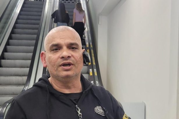 dieta pred obchodom zautocilo na seniorku situacia je neunosna radnica vola na pomoc policajtov