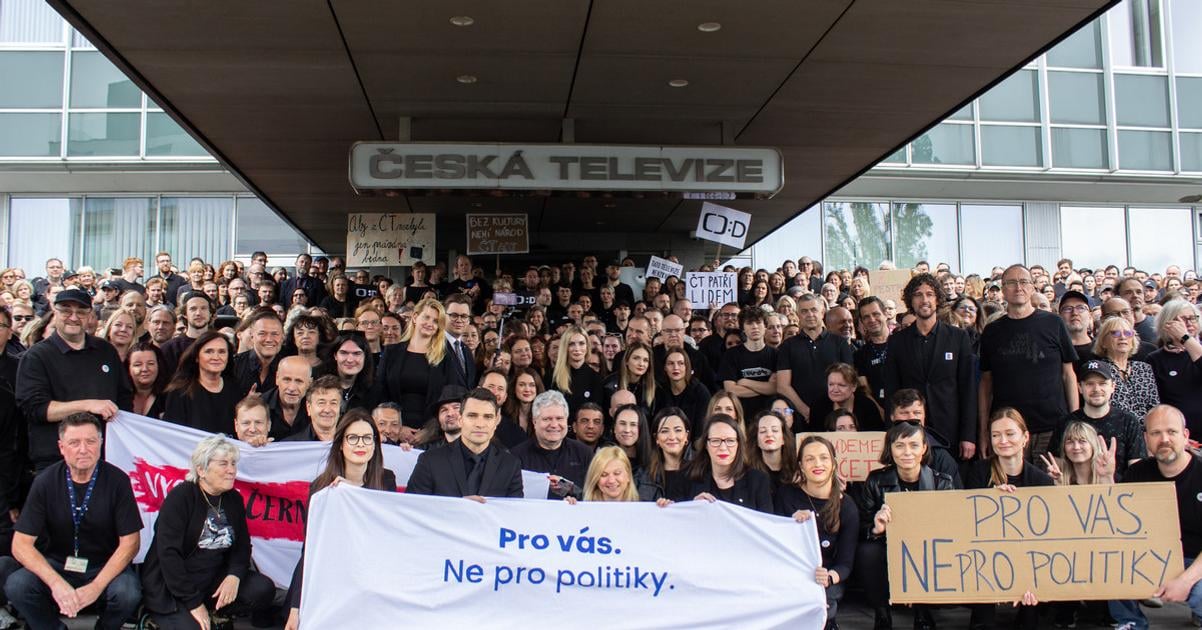 Babosova vlada zrusila poplatky za televiziu a rozhlas Opozicia tvrdi ze ide o slovenske mafianske taktiky