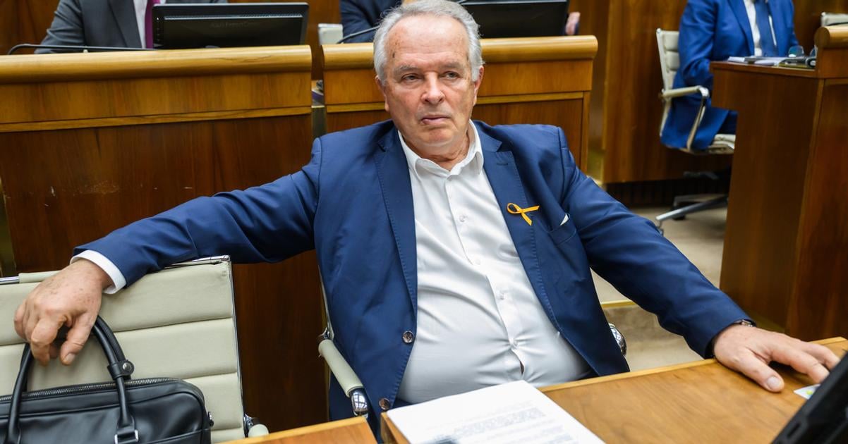 Cakali to vo stvrtok Pellegrini v kalendari nema menovanie Radacovskeho a Kmeca