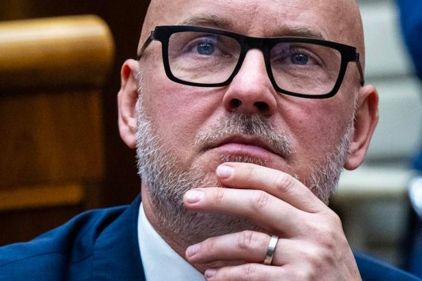 Co sa objavilo v diskusiach Grohling vyzval prezidenta aby nevymenoval Radacovskeho ani Kmeca na velvyslanecke pozicie