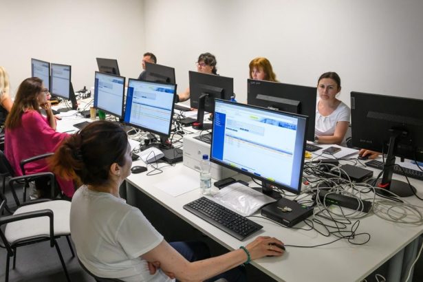 Na referende sa moze zucastnit viac ako 433 miliona volicov
