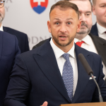 Nie sme povinni odpovedat denniku SME Shutaj Estok odmieta odpovedat na otazky tykajuce sa prenajmu aut