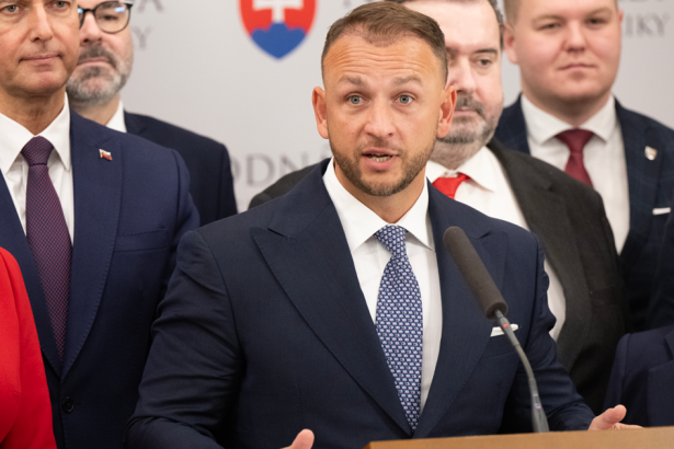Nie sme povinni odpovedat denniku SME Shutaj Estok odmieta odpovedat na otazky tykajuce sa prenajmu aut