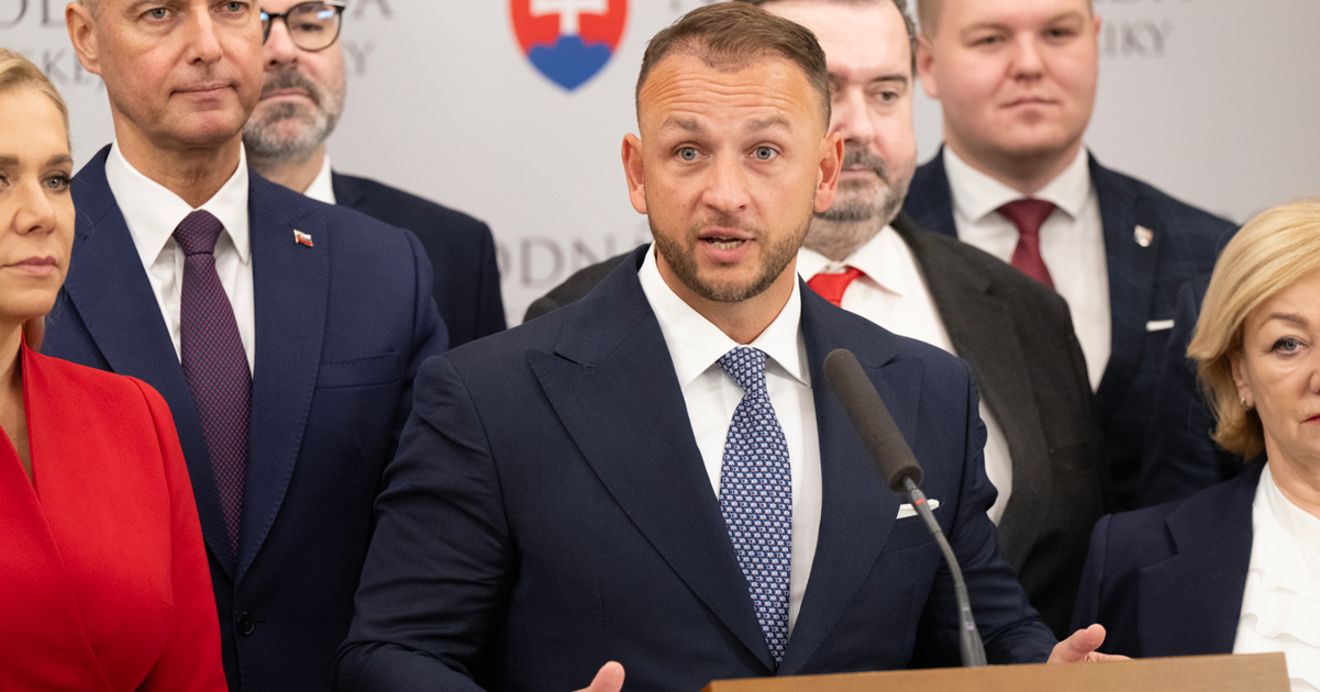 Nie sme povinni odpovedat denniku SME Shutaj Estok odmieta odpovedat na otazky tykajuce sa prenajmu aut
