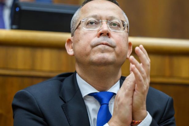 Poslanci podla ocakavani neotvorili rokovanie o odvolavani ministrov Kamenickeho a Migala