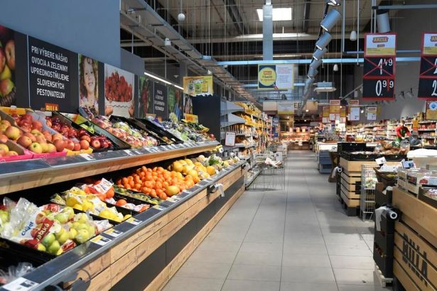 Slovaci od pandemie minaju podla analytika viac na potraviny a menej na energie