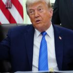 Trump nariadil zradenie poctu zamestnancov narodnych spravodajskych sluzieb