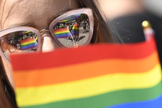 Varsavou presiel jubilejny pochod rovnosti zdovaznil prava komunity LGBTQ