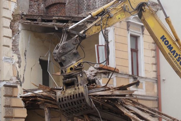 Vydali prvu pokutu za zburanie mestianskeho domu v Trencine Je na hornej hranici