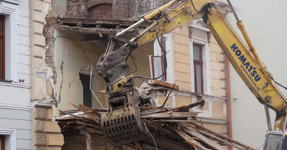 Vydali prvu pokutu za zburanie mestianskeho domu v Trencine Je na hornej hranici