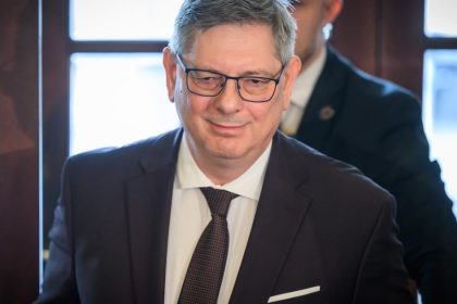 diskusia o navrhu noveho obcianskeho zakonnika je skratenana na 12 5 hodiny