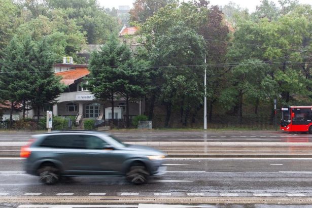do stvrtkoveho poludnia spadlo za 24 hodin ojedinele aj vyse 50 milimetrov zrazok