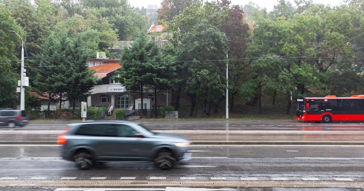 do stvrtkoveho poludnia spadlo za 24 hodin ojedinele aj vyse 50 milimetrov zrazok