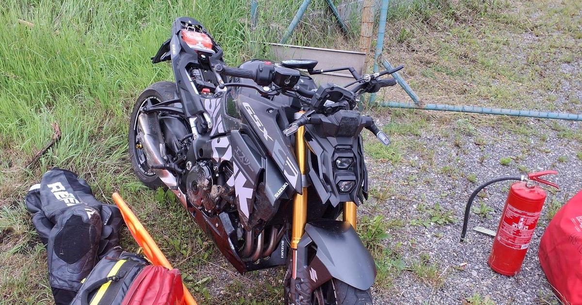 nehoda motorkara v belej po naraze do zvodidiel skocil pod dohladom zachranarov