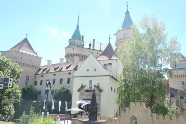Horuce pocasie ovplyvnuje prevadzku Bojnickeho zamku Muzeum docasne skracuje otvaracie hodiny kvoli vysokym teplotam
