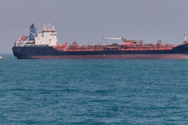 Iran zastavil v Hormuzskom prielive tri ropne tanker