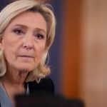 Nzov v slovenine Marine Le Pen by mohla kandidovat na prezidentku rozhodol sd Kampa by vak robila z domceho vzenia