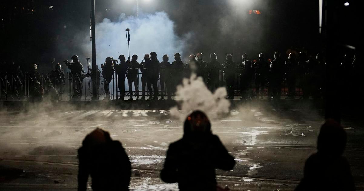 Turecko spustilo raziu proti stupencom Fethullahovho hnutia
