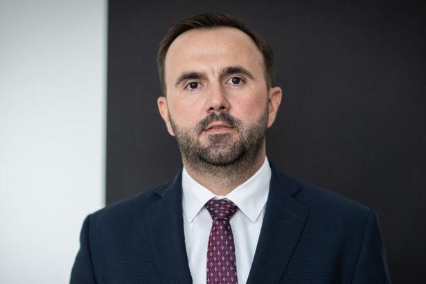 Vo vnutri Financnej spravy posobi organizovana skupina tvrdi poslanec PS Stefan Kiss