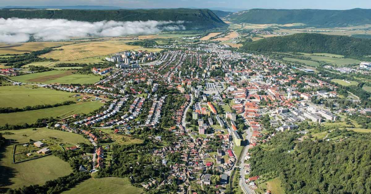 do centra roznavy sa po viac ako desatroci vracaju komentovane prehlidky
