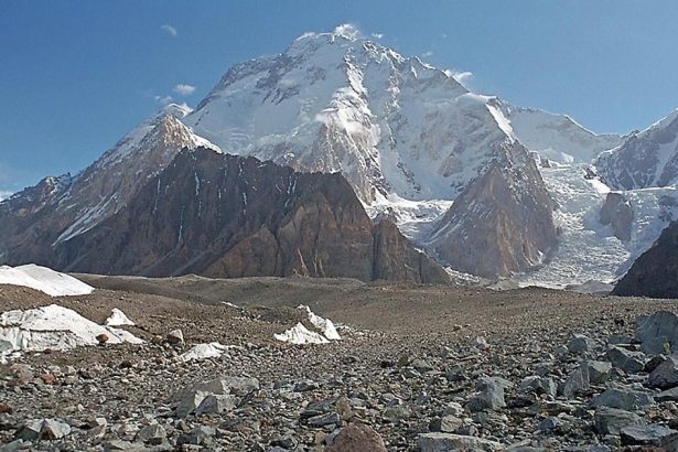 po pade laviny na hore broad peak je nezvestnych desat horolezcov skupinu viedol nirmal purja