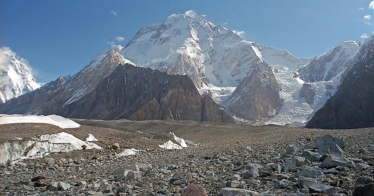 po pade laviny na hore broad peak je nezvestnych desat horolezcov skupinu viedol nirmal purja