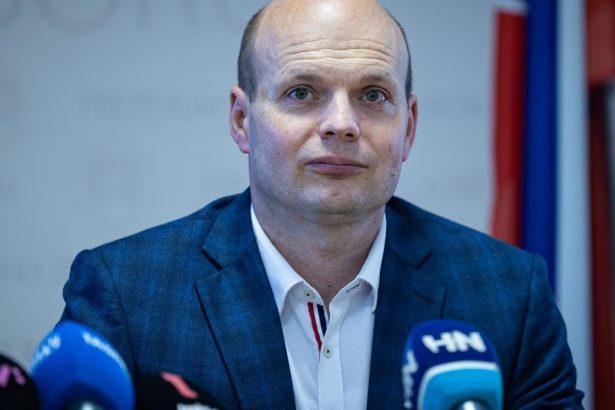 sutaj estok prehral dalsi spor sud rozhodol ze viceprezidenta policie odvolal nezakonne
