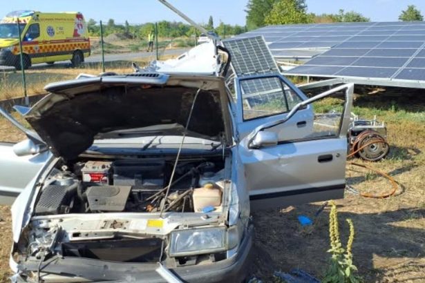 Auto zislo z cesty po havarii museli zakliesneneho vystrihnut skoncil v nemocnici