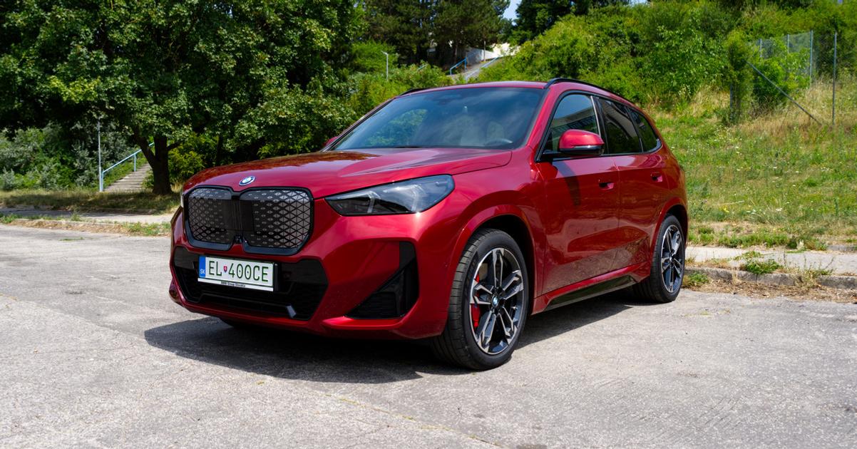 BMW iX1 dokaze zaujatie aj fanusikov spalovacich motorov svojimi riesenimi test