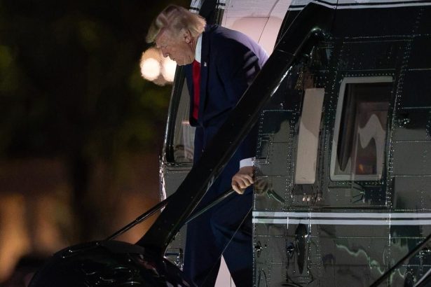 Desiatky pasazierov o nicom netusili Trumpov unik z Air Force One z nich spravil navnadu