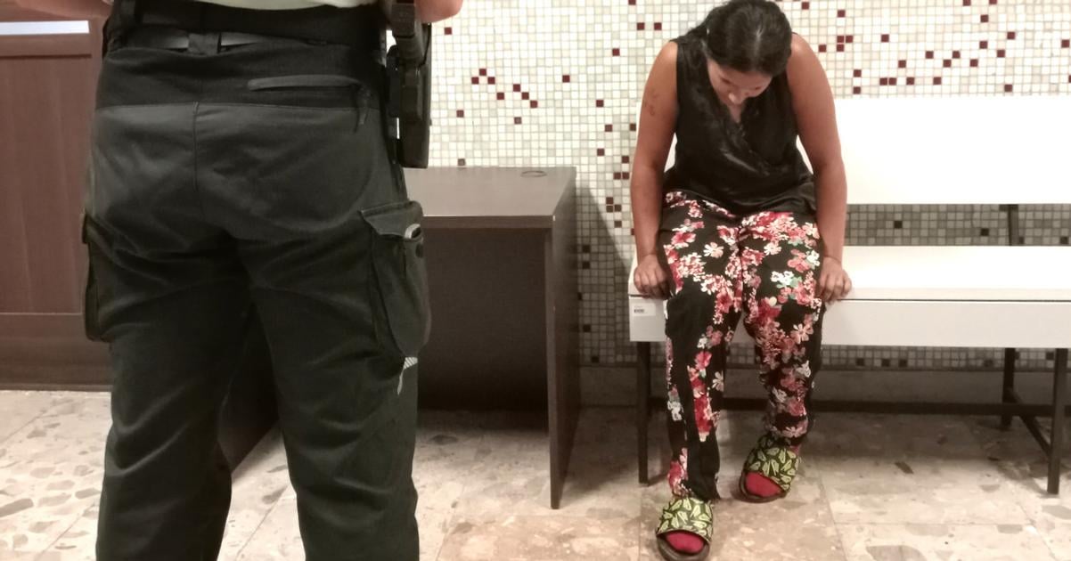 Druha ho nahanala s nozom v ruke a vyhradzala sa mu zabitim Kl Amali o mne branila sa