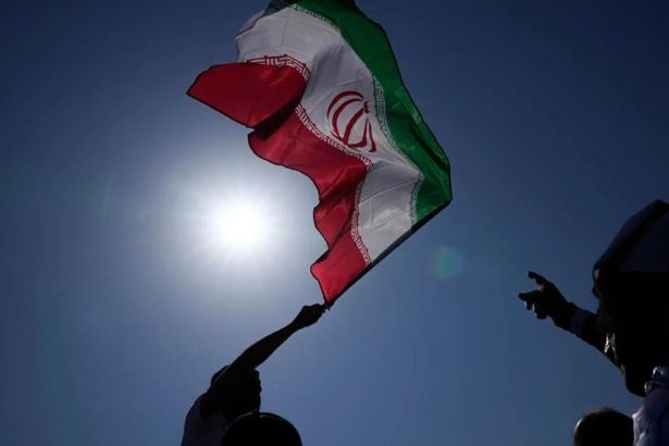 Iran pohrozil statom Perzskeho zalivu znicenim energetiky v pripade uderov USA