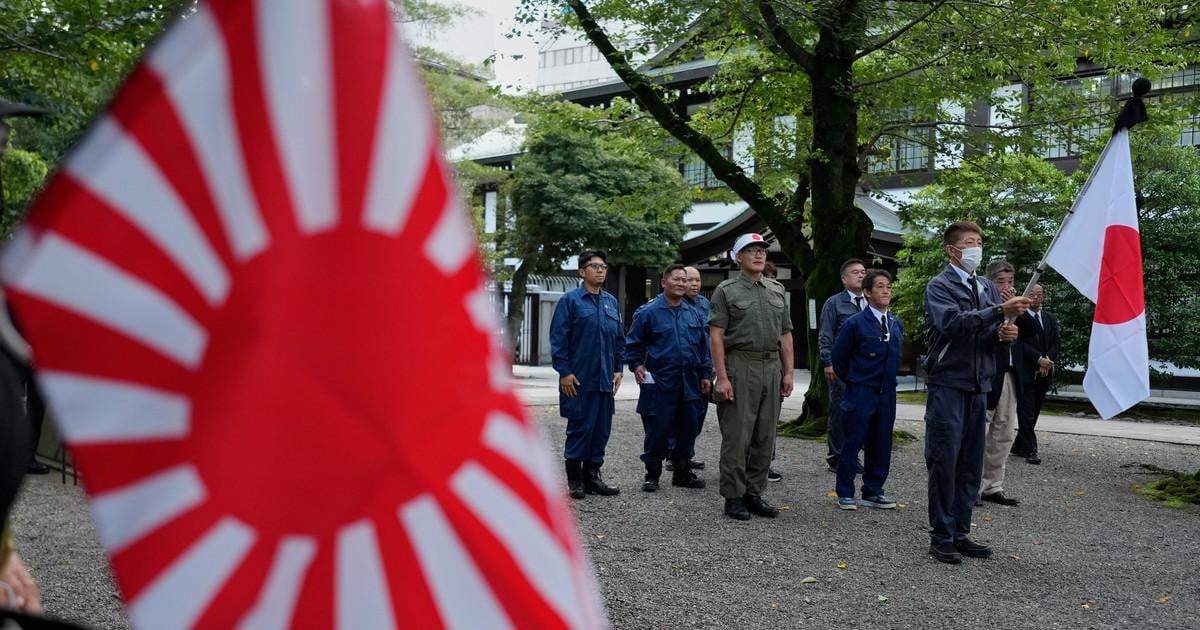 Japonsky minister obrany navstivil kontroverznu svatynu Jasukuni