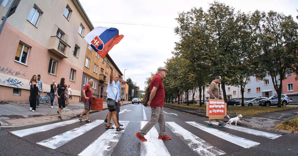 Martinania zablokovali ervenu armadu Uctili si aj mlade dievca ktore prelo vojenskou cisternou
