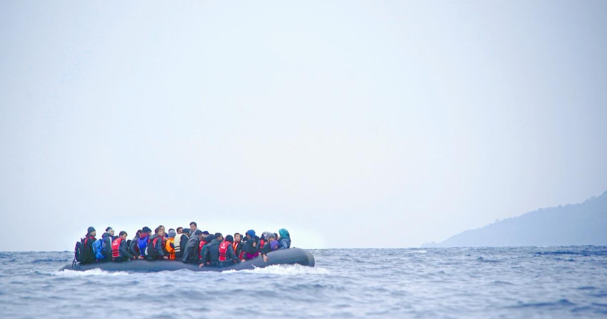 Menej lodi viac mrtvych Burky premienaju cestu migrantov cez Stredozemne more na boj o zivot