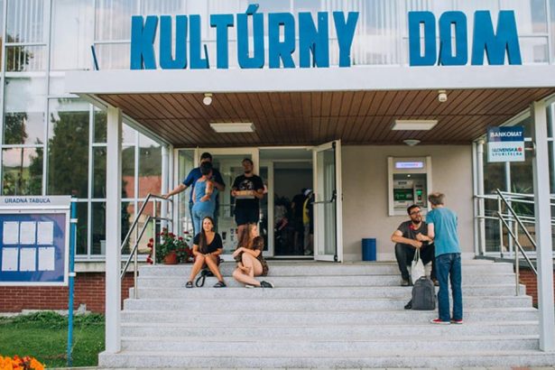 Na Oravu prichadza filmovy autobus Ozivi stare kina premietat bude aj v byvalych kupeloch