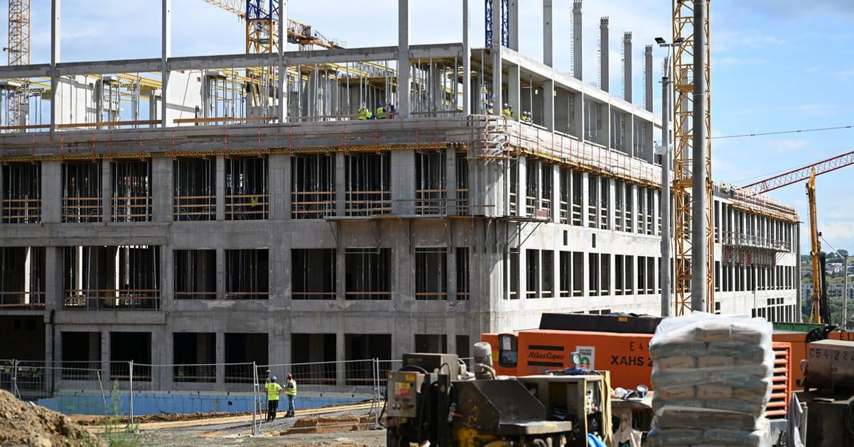 Nad hovori o predrazheni vojenskej nemocnice Nechcu ju postavit ale chceli by ziskat peniaze vyhlasil