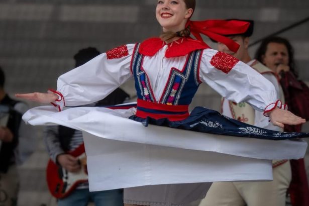 Nielen pre par nadsencov je folklor aj zivobytim vacsina mladych tancuje pre radost hovori folkloristka