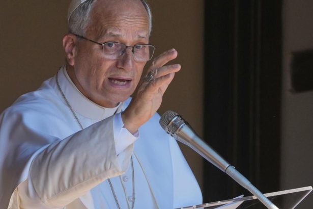 Papez navstivi San Marino a vystupi na stretnuti v Rimini