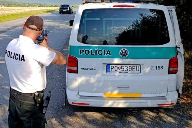 Policajti zablokovali cesty v Presove a okoli Zadrziavali vodicske preukazy osvedcenia aj espezetky